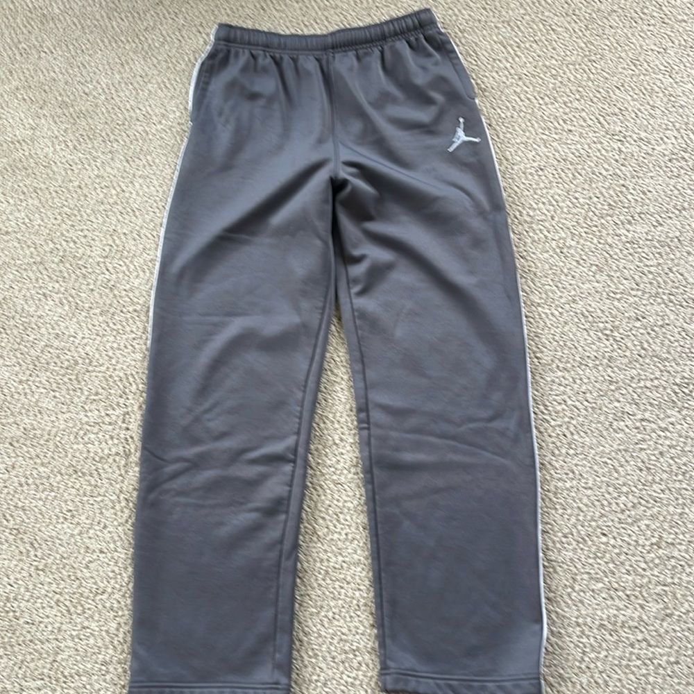 Jordan Therma-Fit sweatpants Boys XL Grey